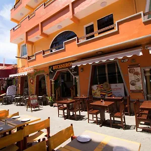 3* Hotel Bucaneros